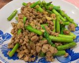 รูปขั้นตอนการทำที่ 6 ของ หน่อไม้ฝรั่งผัดหมูสับ