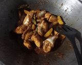 Foto langkah ke 4 dari resep Ayam kentang masak kecap.
