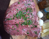 Foto del paso 1 de la receta: Colita rellena con panceta, queso, morrón, aceitunas y huevo
