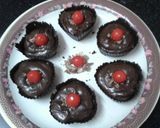 A picture of step 11 of Chocolate mousse in chocolate cups.