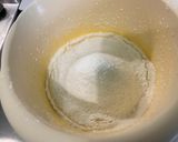 Une image de l'étape 8 de Biscuit de Savoie au café et amandes.