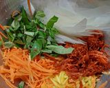 Hình bước làm 1 của món Bánh tráng trộn bò khô