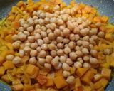 Foto del passaggio 6 della ricetta Zucca e ceci al curry 🎃