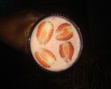 A picture of step 6 of Strawberry milk shake.