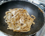 Foto del paso 11 de la receta: Pad see ow {noodles de arroz con pollo y brócoli}