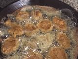 Filetes empanados y buñuelos