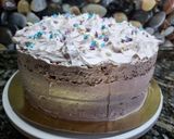 Foto del paso 10 de la receta: Torta rellena de chocolate decorada con chantilly de chocolate