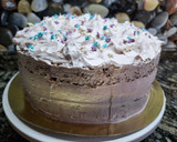 Foto del paso 10 de la receta: Torta rellena de chocolate decorada con chantilly de chocolate