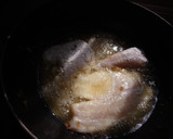 Foto del paso 1 de la receta: Pescado a lo pobre