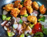 A picture of step 5 of Capsicum Chilli Chitol Muitha.