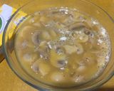 Foto langkah ke 1 dari resep Mushroom omelette with cheese.