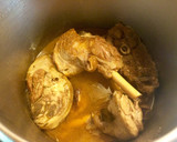Foto del paso 2 de la receta: Garretas de cordero en salsa