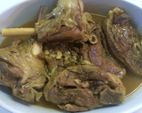 Foto del paso 3 de la receta: Garretas de cordero en salsa