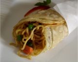 A picture of step 6 of "Maggi Noodles egg Frankie".