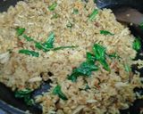 Foto langkah ke 7 dari resep Nasi goreng ayam suwir.