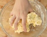 Foto langkah ke 3 dari resep Kue Keciput Wijen Devina Hermawan.