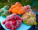 Foto del paso 13 de la receta: Pan de muerto arcoíris 🌈