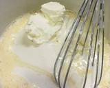 Foto del paso 2 de la receta: Crema de nata y queso con un toque de frambuesa