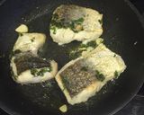 Foto del paso 2 de la receta: Merluza al ajillo estilo dieta Mediterránea