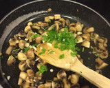 Foto del paso 3 de la receta: Revuelto de champiñones al ajillo para Otoño