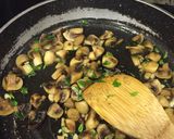Foto del paso 4 de la receta: Revuelto de champiñones al ajillo para Otoño