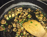 Foto del paso 4 de la receta: Revuelto de champiñones al ajillo para Otoño