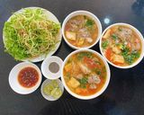 A picture of step 5 of Bún riêu cua.