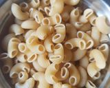 A picture of step 1 of Chilli Mushroom Pasta.