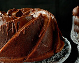 Foto del paso 7 de la receta: Bundt cake de chocolate relleno de merengue y bombones de higo