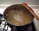 Foto del passaggio 4 della ricetta Spaghetto quadro con datterini confit e polvere di capperi