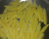 A picture of step 1 of Crunchy fries pakora.