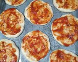 A picture of step 3 of Chicken tikka pizza.