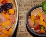 Une image de l'étape 5 de Salade de mangue et saumon parfumée au basilic.