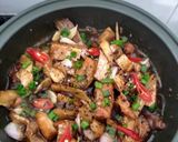 Hình bước làm 3 của món Lườn cá hồi kho tiêu