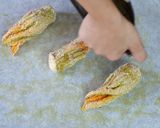 Foto del passaggio 13 della ricetta Fiori di zucca ripieni alla feta, melanzane e menta
