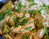 Foto del paso 4 de la receta: Pollo al curry rojo con cacahuete y pimiento verde 🌶