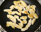 A picture of step 8 of Stir-Fried Tender Chicken Breast and Bean Sprouts with BBQ Sauce.