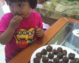Foto langkah ke 1 dari resep Bola-bola Biskuit susu super mudah.