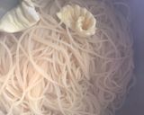 Foto del paso 6 de la receta: Espagueti con gulas y almejas