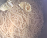 Foto del paso 6 de la receta: Espagueti con gulas y almejas