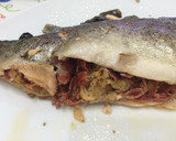 Foto del paso 9 de la receta: Trucha rellena de jamón y piñones