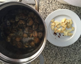 Foto del paso 1 de la receta: Espagueti con gulas y almejas