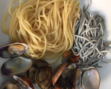 Foto del paso 7 de la receta: Espagueti con gulas y almejas
