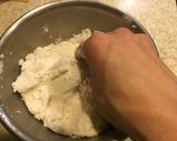 A picture of step 1 of Full moon dumplings .