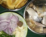 Gambar langkah 1 resipi Sup Ikan Masin Terung Asam.