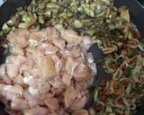 Foto del paso 3 de la receta: Wok de pollo con champiñones al roquefort