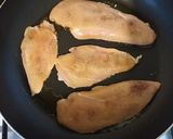 Lilahagymás-tejfölös-sajtos csirkemell🌰🧀🐤 recept fázis 1 fotója