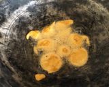 A picture of step 4 of Kadhi Pakoda.