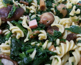Foto del paso 4 de la receta: Pasta con champiñones y espinacas