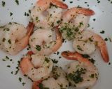 Foto langkah ke 3 dari resep Garlic coriander shrimps.